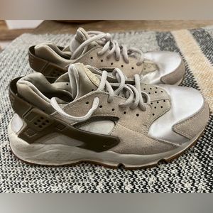 NIKE huarache women 8